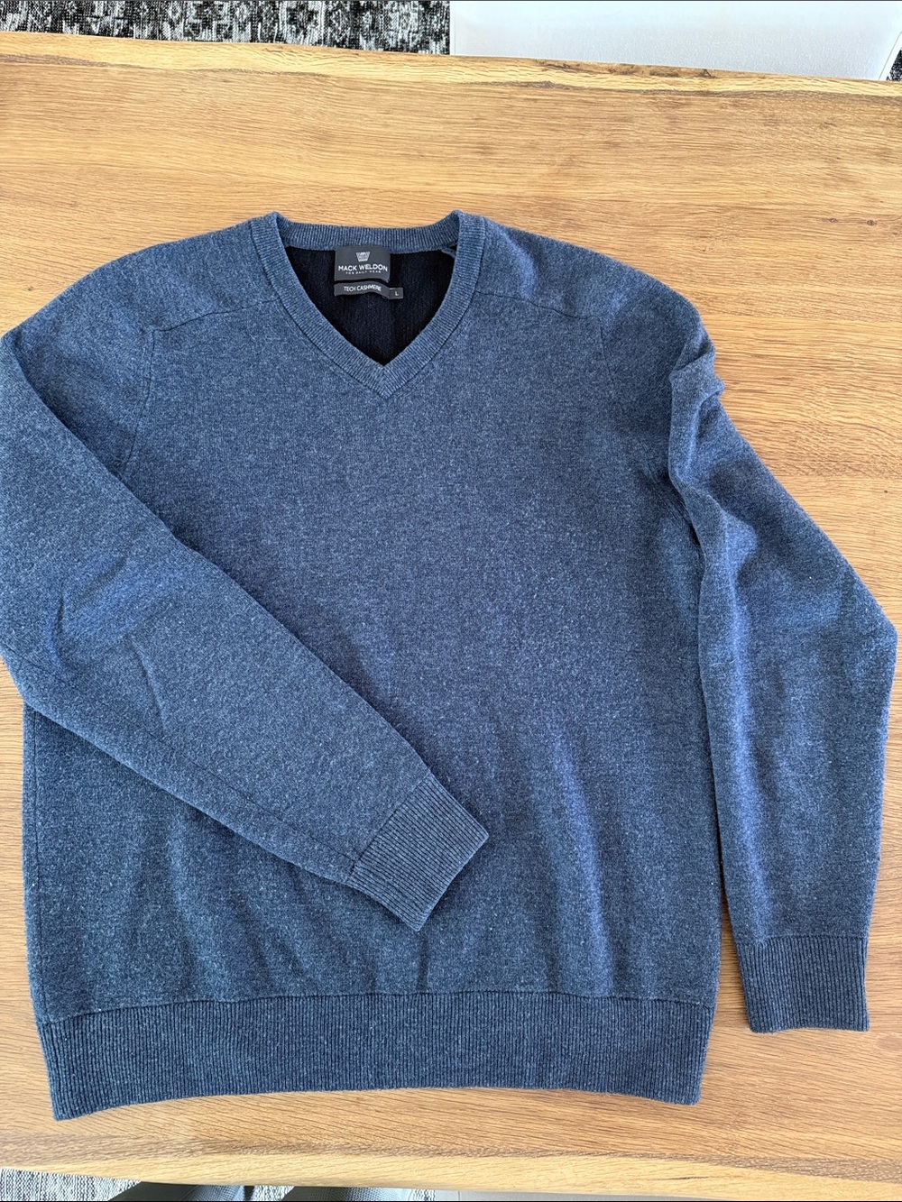Mack Weldon  Men's V-Neck Cashmere Blend Sweater - Navy men’s size large full